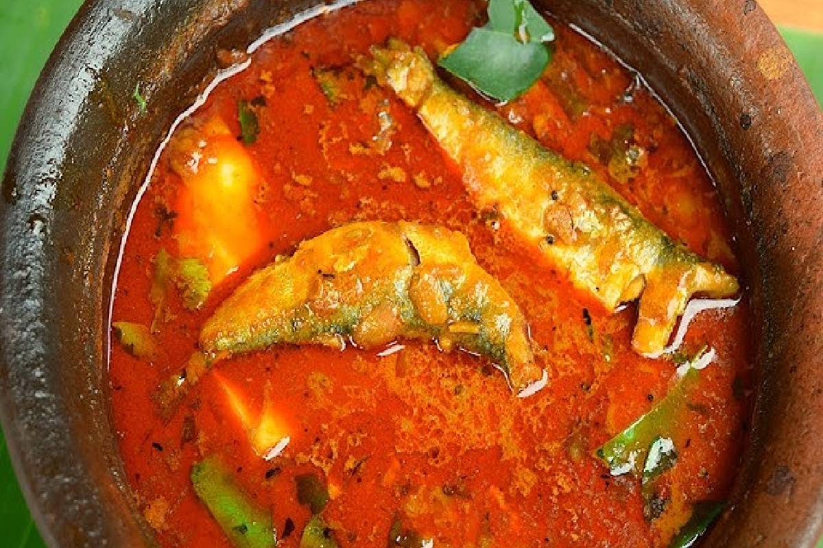கிராமத்து பாணியில் காரசாரமான மத்தி மீன் குழம்பு... பண்ணலாமா? | Sardine Fish Curry Recipe And Health Benefits கிராமத்து பாணியில் காரசாரமான மத்தி மீன் குழம்பு... பண்ணலாமா? | Sardine Fish Curry Recipe And Health Benefits