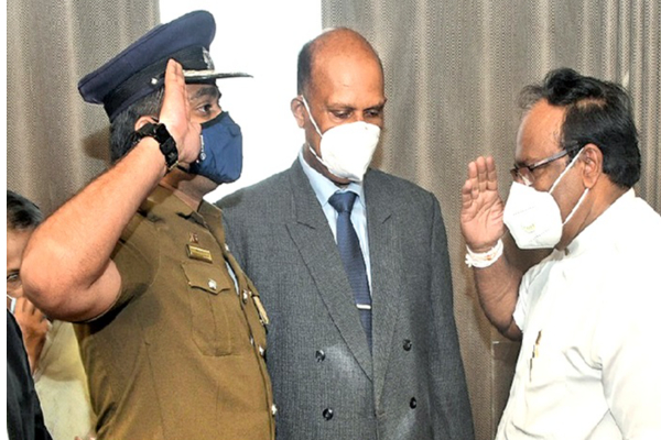 ஊடகவியலாளரின் வீட்டின் மீதான தாக்குதலை கேலி செய்துள்ள பொலிஸ் அமைச்சரின் மகன் | The Son Of A Police Minister Who Mocked The Attack