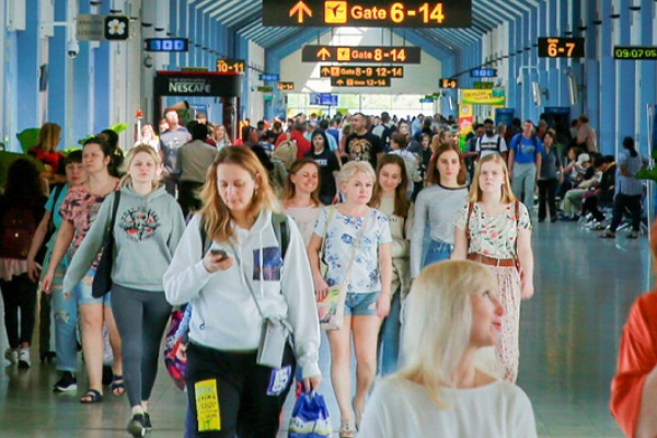 இரு கிழமைகளில் அதிகரித்த சுற்றுலாப் பயணிகளின் வருகை | 93000 Tourists Visited Sri Lanka In The Two Weeks இரு கிழமைகளில் அதிகரித்த சுற்றுலாப் பயணிகளின் வருகை | 93000 Tourists Visited Sri Lanka In The Two Weeks