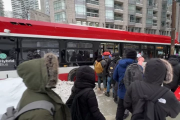 டொரன்டோவில் பனிப்பொழிவினால் பயண எச்சரிக்கை