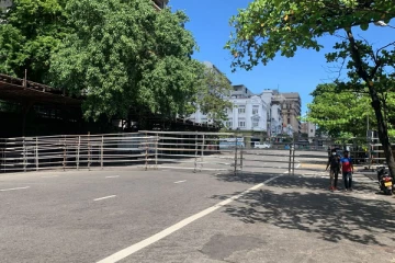 கொழும்பின் முக்கிய பல வீதிகளை முடக்கிய பொலிஸார்: குவிக்கப்பட்டுள்ள இராணுவத்தினர் (video)