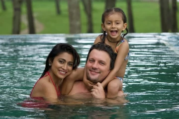 குடும்பத்துடன் விடுமுறையை கொண்டாடும் நடிகை ஸ்ரேயா சரண்.. புகைப்படங்கள் இதோ