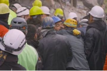 துருக்கி நிலநடுக்க இடிபாடுகளுக்குள் 5 நாட்கள் சிக்கியிருந்த பெண்ணை மீட்ட உதவிய கனேடியர்கள்