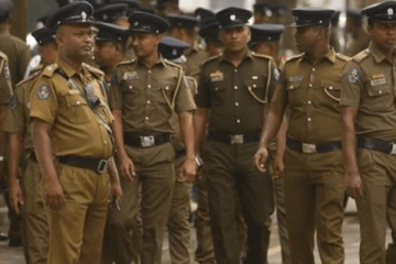 தவறுதலாக வெடித்த பொலிஸாரின் துப்பாக்கி! தென்னிலங்கையில் குழப்பம்