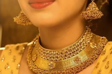 வரலாற்று உச்சத்தை நோக்கி தங்க விலை ; இன்றைய விலை என்ன தெரியுமா?