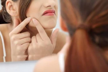 முகத்தில் பரு வந்ததால்  சேர்ந்து வாழ மறுக்கும் கணவன்;  வங்கி அதிகாரிக்கு ஏற்பட்ட பரிதாப நிலை!