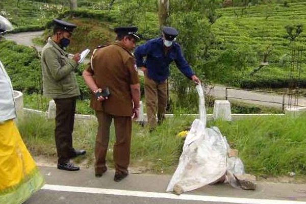 வீதியில் சடலமாக கிடந்த இளைஞன்... வெளிவரும் மர்ம பின்னணி | Young Man Lying Dead On The Street Nuwara Eliya