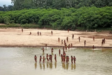 திடீரென காட்டைவிட்டு கூட்டமாக வெளியே வந்த ஆதிவாசிகள்: பின்னணியில் அதிரவைக்கும் உண்மை