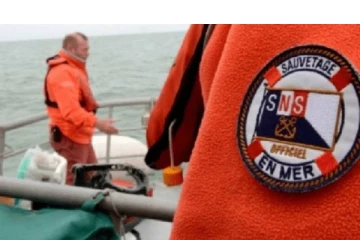 பிரான்சில் சட்டவிரோதமாக வந்த 35 அகதிகள் மீட்பு! வெளியான முக்கிய தகவல்