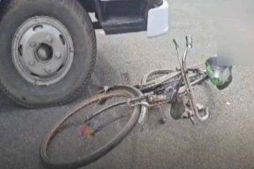 ලොරි රථයක් පාපැදියක ගැටී අවාසනාවන්ත ලෙස පුද්ගලයෙක්ට දිවි අහිමි වෙයි