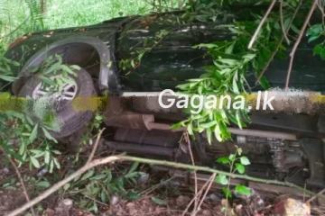 අමාත්‍යංශයකට අයත් කැබ් රථයක් හදිසියේ අනතුරකට ලක්වෙයි..