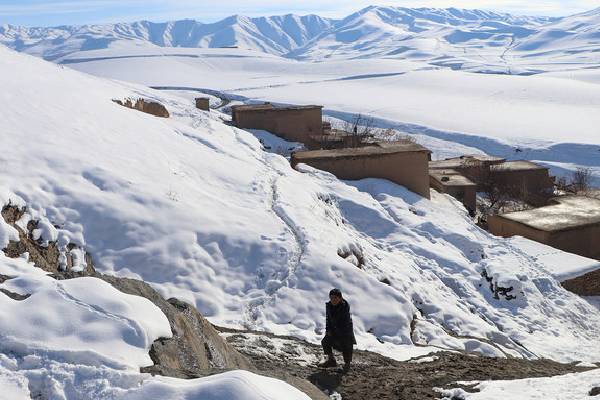 பிழைப்பு தேடி ஈரானுக்கு நடந்தே செல்லும் நாடொன்றின் மக்கள்... உடல் உறைந்து பலர் மரணம் | Afghans Freeze Death Route To Iran பிழைப்பு தேடி ஈரானுக்கு நடந்தே செல்லும் நாடொன்றின் மக்கள்... உடல் உறைந்து பலர் மரணம் | Afghans Freeze Death Route To Iran