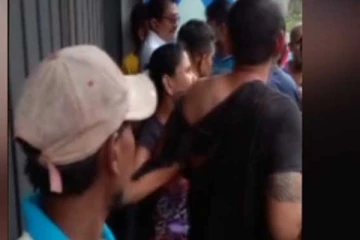 පුද්ගලයෙකු යටකර පලාගිය දේශපාලඥයාගේ බීමත් පුතු ප්‍රදේශවාසීන්ට හසුවෙයි..(VIDEO)