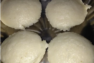 இட்லியை சுடச்சுட துணியில் ஒட்டாமல் எடுக்க இந்த ஒரு ஐடியா போதும்!