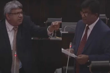 நீதி அமைச்சரின் அநாகரிகச் சைகை..! பகிரங்க மன்னிப்புக் கேட்க வேண்டும் என அஜித் பி. பெரேரா வலியுறுத்தல்