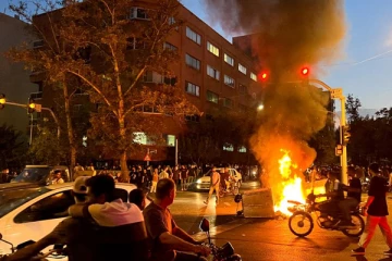 உடனடியாக அந்த நாட்டை விட்டு வெளியேறுக... தன் குடிமக்களுக்கு பிரான்ஸ் வலியுறுத்தல்