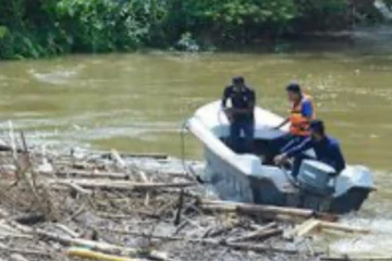 අභිරහස් ලෙස මිය ගිය පියාගේ කතාව..