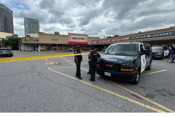 டொரொன்டோவில் பெண் ஒருவர் குத்திக் கொலை