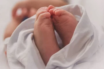 நடுவீதியில் மீட்கப்பட்ட சிசுவின் சடலம்