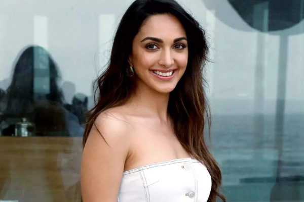 ஷங்கர் படத்தில் நடிக்க இத்தனை கோடி சம்பளம் வாங்கினாரா கியாரா அத்வானி.. எவ்ளோ தெரியுமா? | Kiara Advani Salary Details