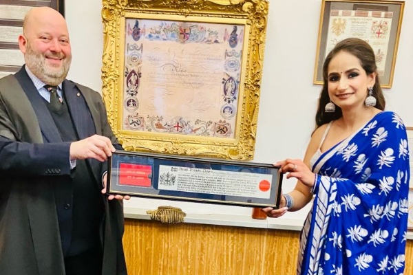 இந்திய வம்சாவளி பெண் ஊடகவியலாளருக்கு லண்டனில் வழங்கப்பட்டுள்ள கௌரவம் | Indian Origin Journalist Shruti Tripathi Chopra