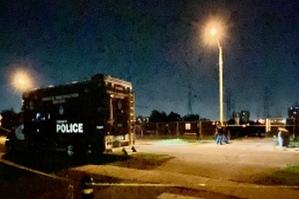 ரொறன்ரோவில் அடுத்தடுத்து கத்தி குத்து தாக்குதல்; மூவர் பலி | Two People Dead After Stabbing