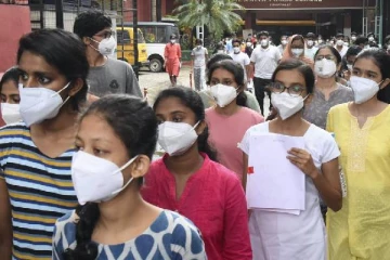 ஒரு அறை முழுவதும் உள்ளாடைகள், அழுதுகொண்டே தேர்வெழுதிய மாணவிகள்! நீட் தேர்வு விவகாரத்தில் கொந்தளித்த பெற்றோர்