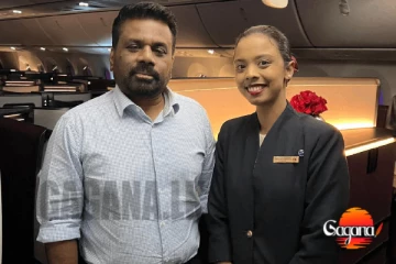 ගුවනේදී ජනපතිට වශී වී photo එකක් ගන්න ඔහු වොශ් රූම් එකෙන් එළියට එනකම් බලා සිටි තරුණිය