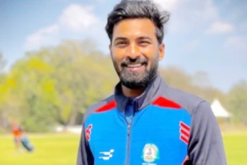 கிரிக்கெட் உலகில் யாரும் படைத்திடாத சாதனை - வச்சு விளாசிய இந்திய பவுலர்