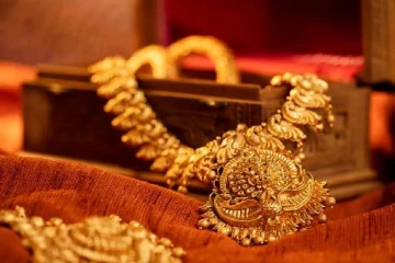 சற்றும் இறக்கம் காட்டாத தங்கம் - விலையை கேட்டாலே தலை சுற்றுது..!