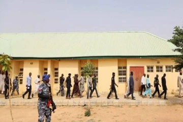 நைஜீரியா நாட்டின் கிராமத்துக்குள் புகுந்து தாக்குதல் நடத்திய பயங்கரவாதிகள்