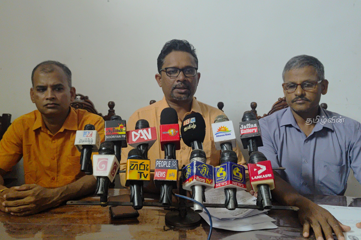 வெளிமாவட்ட ஆசிரியர்களை கடமைகளைப் பொறுப்பேற்க இடமளிக்க வேண்டும்! | Teachers Outlying Districts Space Take On Duties வெளிமாவட்ட ஆசிரியர்களை கடமைகளைப் பொறுப்பேற்க இடமளிக்க வேண்டும்! | Teachers Outlying Districts Space Take On Duties