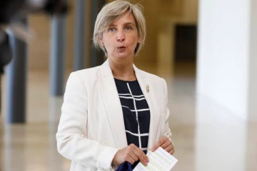 இந்திய கர்ப்பிணி மரணம் - சுகாதார அமைச்சர் ராஜினாமா!