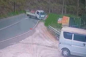 நுவரெலியா - லபுகலை லொறி விபத்து: 14 பேர் காயம்: 5 பேர் கவலைக்கிடம் (Video)