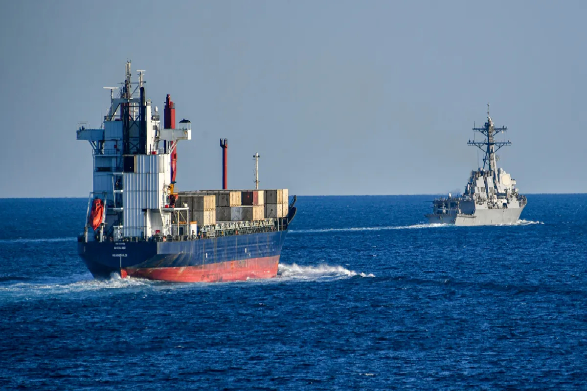 ஹோர்முஸ் நீரிணையை இன்று மட்டும் கடந்த 55 கப்பல்கள் | 55 Merchant Ships Transited Strait Of Hormuz