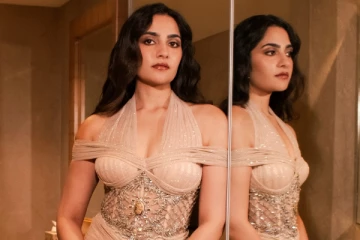 நடிகை ருக்மிணி வசந்த் செம ஹாட் உடையில் லேட்டஸ்ட் புகைப்படங்கள்