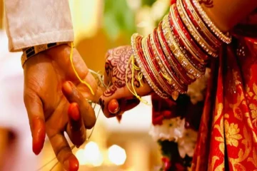 மணமகளை அலங்கரிக்க சென்ற குழுவினருக்கு ஏற்பட்ட நிலை (Video)