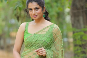 சீரியல் நடிகை பார்வதி ட்ரான்ஸ்பரென்ட் சேலையில் ஹாட் போட்டோஷூட்