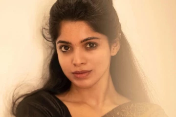 இவரா இது!. கல்லூரி பருவத்தில் திவ்யபாரதி எப்படி இருந்திருக்கிறார் என்று பாருங்க