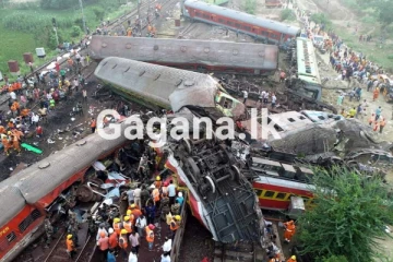 300 කට පමණ මරු කැදවූ බිහිසුණු ඉන්දීය දුම්රිය අනතුරට හේතුව හෙළිවෙයි..!(VIDEO)