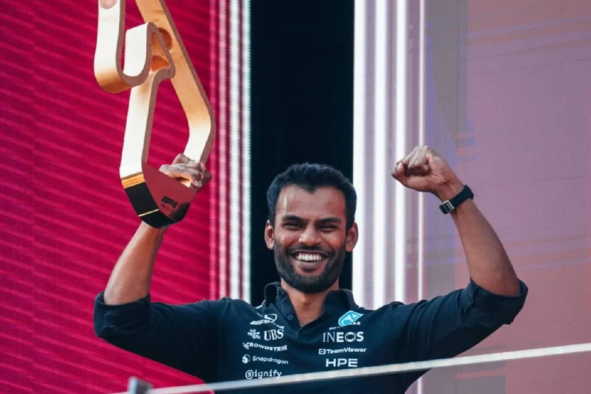 ஃபார்முலா 1 வெற்றி மேடையில் ஈழத்தமிழர் அருண் ராஜ்குமார் | Eelam Tamil Arun Rajkumar Hold F1 Trophy Mercedes ஃபார்முலா 1 வெற்றி மேடையில் ஈழத்தமிழர் அருண் ராஜ்குமார் | Eelam Tamil Arun Rajkumar Hold F1 Trophy Mercedes
