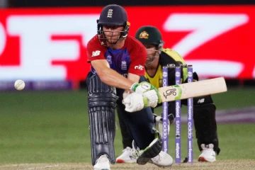 பட்டையை கிளப்பிய பட்லர்! தொட்டாலே பவுண்டரி தான்., 12 ஓவரில் அவுஸ்திரேலியாவுக்கு ரெஸ்ட் கொடுத்த இங்கிலாந்து