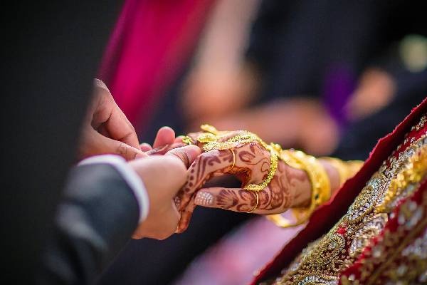 இலங்கையில் திருமணங்கள் நடப்பது குறைந்துள்ளது | Sri Lanka Weddings இலங்கையில் திருமணங்கள் நடப்பது குறைந்துள்ளது | Sri Lanka Weddings