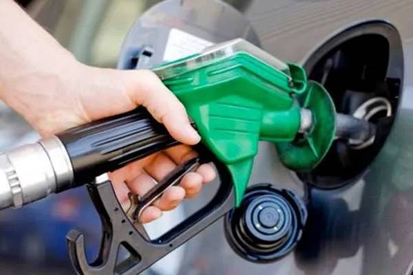 நள்ளிரவில் எரிபொருள் விலையில் மாற்றம் ; இன்று முதல் புதிய விலைகள் அமுல் | Good News For Motorists On Fuel Prices