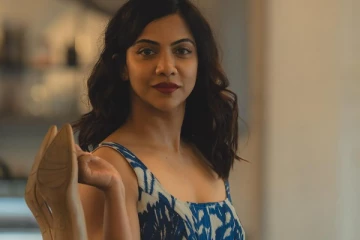 மாடர்ன் உடையில் மடோனா செபாஸ்டியன் அசத்தலான ஸ்டில்கள்