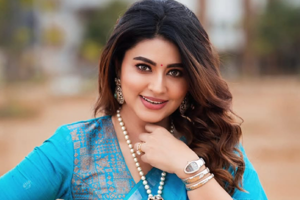 நடிகை சினேகாவின் சொத்து மதிப்பு எவ்வளவு தெரியுமா.. அடேங்கப்பா இத்தனை கோடியா | Actress Sneha Net Worth Details
