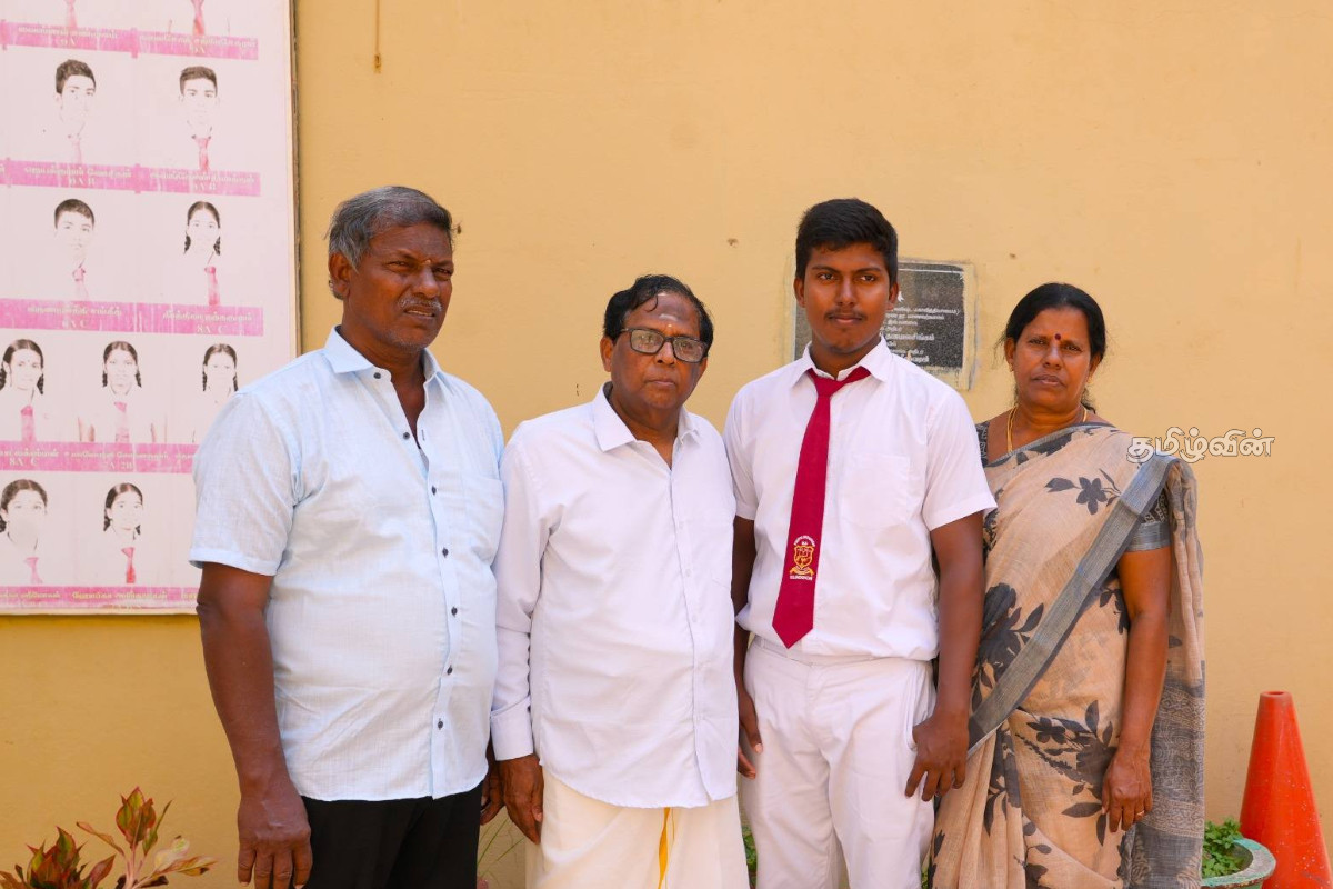 அகில இலங்கை ரீதியில் முதலிடம் பெற்ற தமிழ் மாணவன்: பாடசாலை சமூகம் நெகிழ்ச்சி | Student Who Has Ranked First All Over Sri Lanka