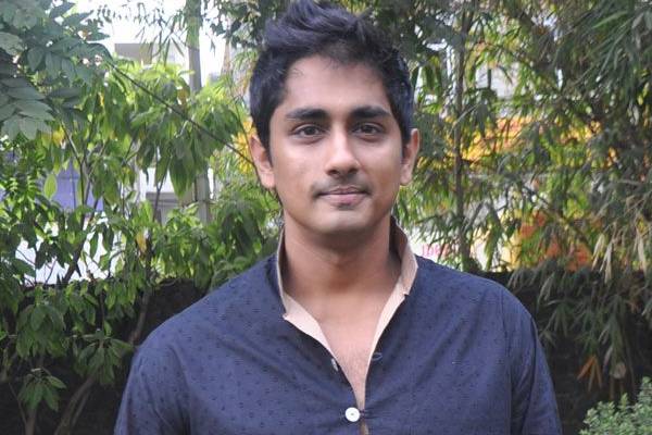 சிங்கிளாக வாழ்ந்து வரும் நடிகர் சித்தார்த்தின் முதல் மனைவியை பார்த்துள்ளீர்களா?- இவர்தானா அது? | Actor Siddharth First Wife Unseen Photo