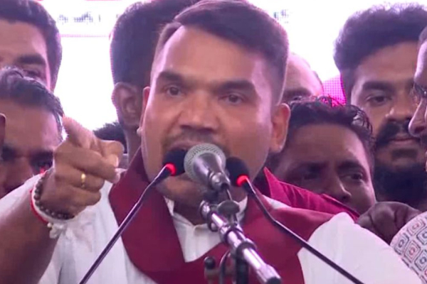 போராட்ட இளைஞர்கள் தூக்குமேடைக்கு தூண்டியவர்களே அநுர அரசு: நாமல் பகிரங்கம் | Protesting Youth Those Who Instigated Light Namal