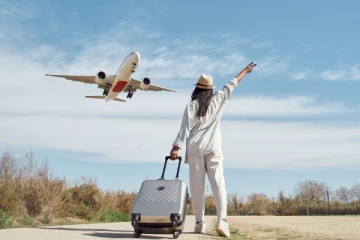 வெளிநாடு அனுப்புவதாக பலகோடி சுருட்டிய யாழ் நபர்; ஏமாந்து நிற்கும் மக்கள்!